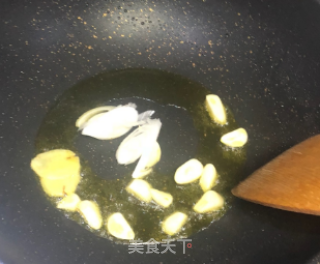 尖椒洋葱炒大肠的做法步骤：4
