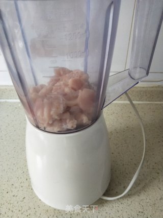 油炸鸡肉丸的做法步骤：2