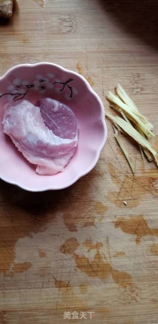 枸杞叶瘦肉汤的做法步骤：2