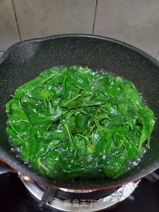 枸杞叶瘦肉汤的做法步骤：7
