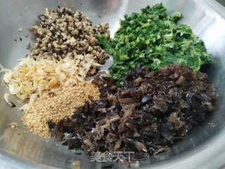 香菇青菜小笼包的做法步骤：2