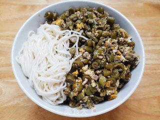 豆角鸡蛋打卤面的做法步骤：8
