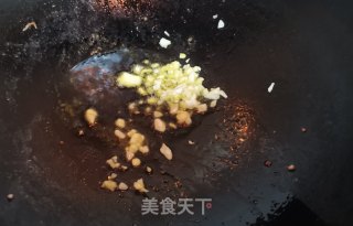 鱿鱼须炒饭的做法步骤：4
