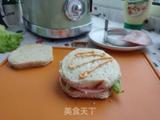 鱼子酱火腿简易汉堡的做法步骤：7