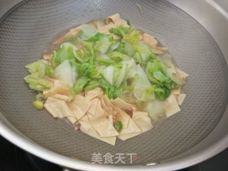 白菜炒干豆腐的做法步骤：6
