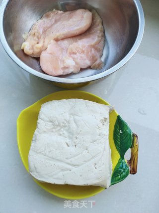 香炸豆腐鸡肉丸的做法步骤：1