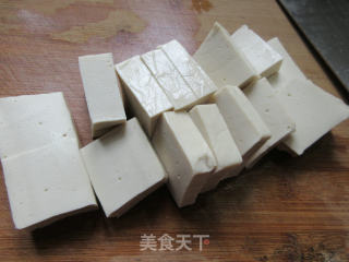 青椒五花肉炒香锅豆腐的做法步骤：2