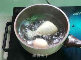 酸辣鸡丝汤面的做法步骤：2