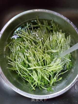 上汤豌豆苗的做法步骤：2