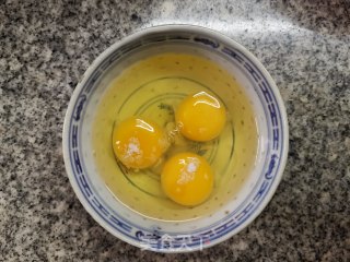 海苔肉松鸡蛋卷的做法步骤：1