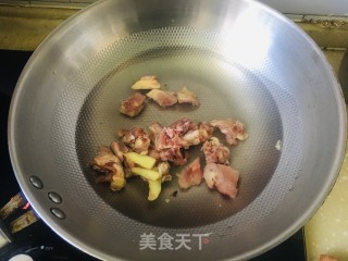 香菇胡萝卜土鸡汤的做法步骤：2