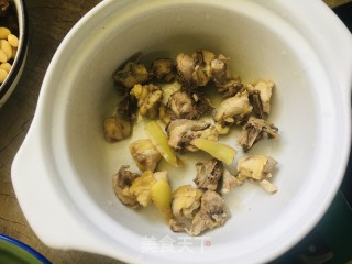 香菇胡萝卜土鸡汤的做法步骤：3