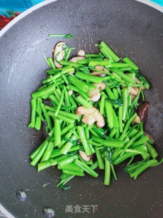 空心菜梗炒香菇的做法步骤：9