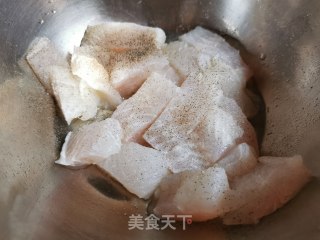 香煎巴沙鱼的做法步骤：1