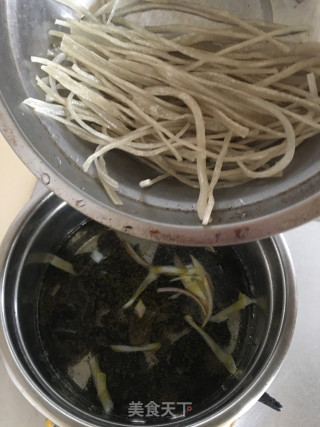 鲮鱼丸粉条汤的做法步骤：7