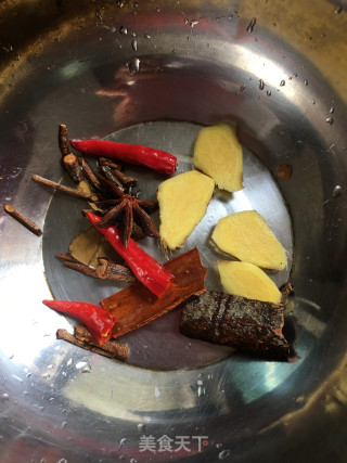 红酒炖牛腱肉的做法步骤：3
