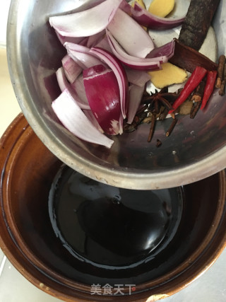 红酒炖牛腱肉的做法步骤：5