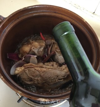 红酒炖牛腱肉的做法步骤：7
