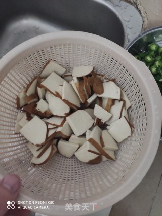 尖椒香干的做法步骤：1