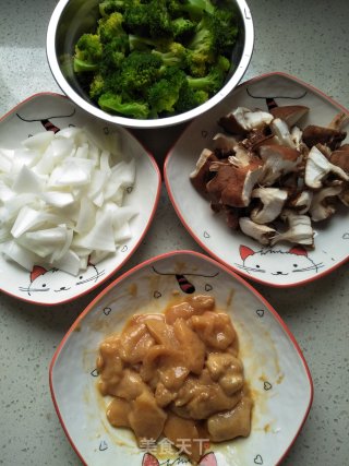 鸡肉洋葱炒西兰花的做法步骤：4