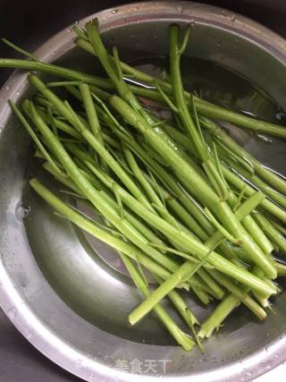 豆豉空心菜梗的做法步骤：1
