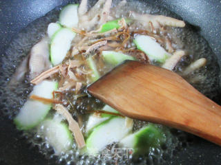 笋干菜夜开花煮鸡爪的做法步骤：6
