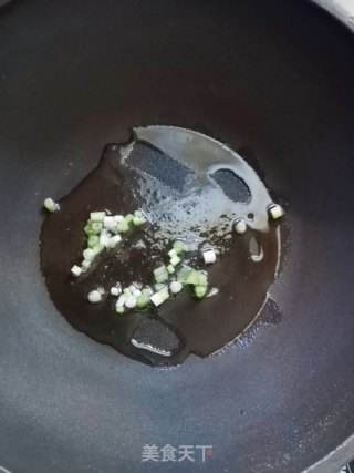 金沙豆腐的做法步骤：1