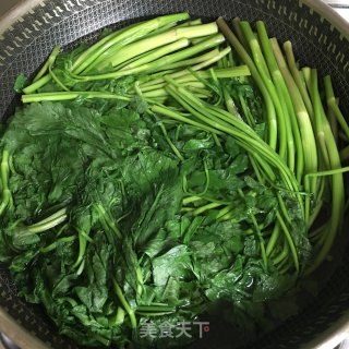 水芹猪肉饺的做法步骤：2