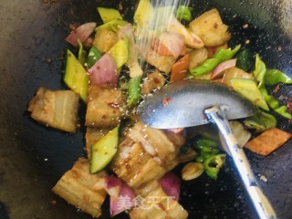 简易版回锅肉的做法步骤：7