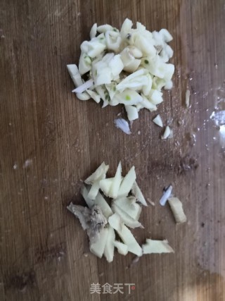 蒜蓉丝瓜的做法步骤：1