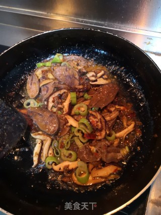 香菇炒牛肉的做法步骤：5