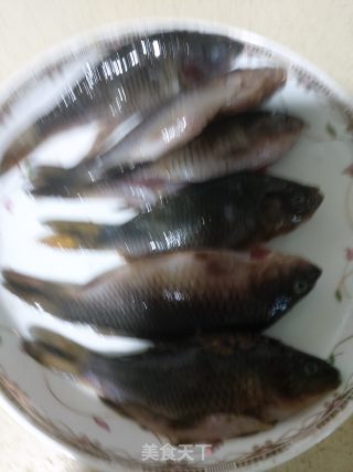 香酥禾花鱼的做法步骤：3