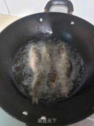 香酥禾花鱼的做法步骤：4