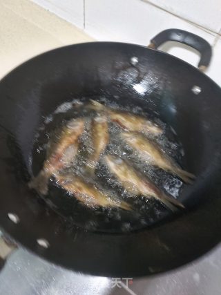 香酥禾花鱼的做法步骤：5