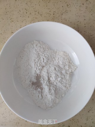 五香椒盐饼的做法步骤：1