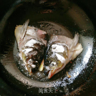 鱼头豆腐煎蛋奶白汤的做法步骤：4