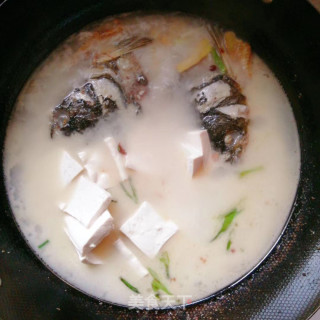 鱼头豆腐煎蛋奶白汤的做法步骤：6