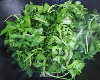 清炒菊花叶的做法步骤：3