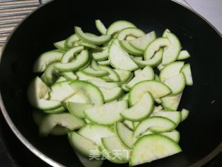 西葫芦炒蛋的做法步骤：4