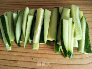 酸辣黄瓜条的做法步骤：3