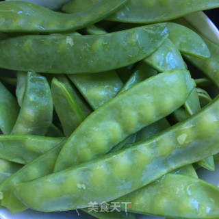 荷兰豆丸子汤的做法步骤：2
