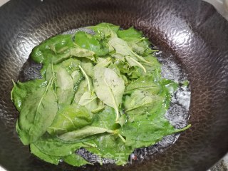 枸杞叶拌粉丝山楂丁的做法步骤：3