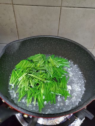 韭菜虾皮汤的做法步骤：5
