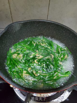 韭菜虾皮汤的做法步骤：7