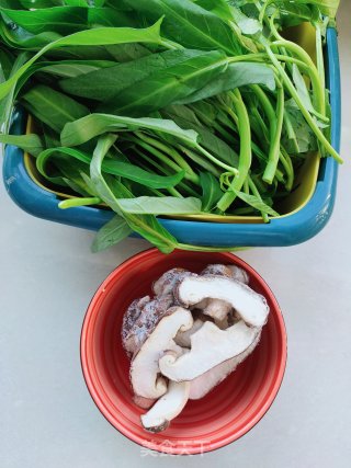 空心菜丸子汤粉的做法步骤：2