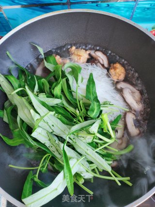 空心菜丸子汤粉的做法步骤：7