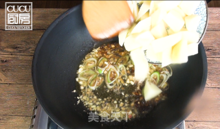 糖醋土豆的做法步骤：2