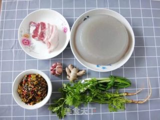 肉末酸菜炒凉粉的做法步骤：1