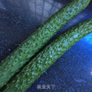 花刀黄瓜的做法步骤：1