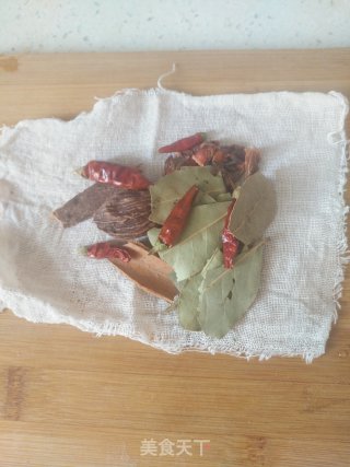 卤鸡翅根鸡蛋的做法步骤：5